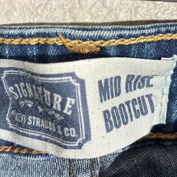 Levi Signature Jeans Womens Mid Rise Bootcut Size 10 Long Blue Denim - Picture 2 of 10